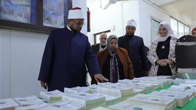أمين البحوث الإسلامية يفتتح معرضا للكتاب في كليَّة الدِّراسات الإنسانيَّة 