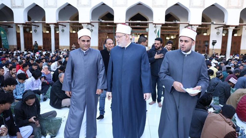 وكيل الأزهر يتابع إفطار الجامع الأزهر 