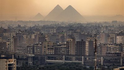عقب إعلان مصطفى وزيري عن تفاصيله، تغليف الأهرامات يتصدر التريند