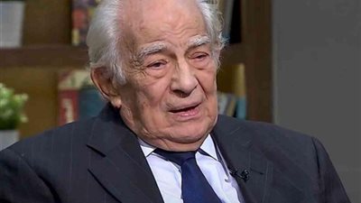 تقديرًا لمشواره الفني، المسرح القومي يكرم رشوان توفيق اليوم