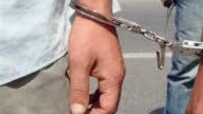 أحدهما لبس حريمي، حبس المتهمين بمحاولة سرقة محل مصوغات في العياط