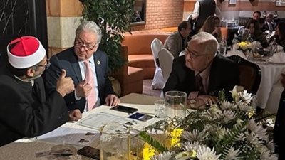 احتفل بعقد قرانه في أحد المطاعم، من هو المخرج عمر عبدالعزيز؟