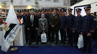 وفد الأكاديمية العسكرية يزور جناح معلومات الوزراء بمعرض الكتاب 2024