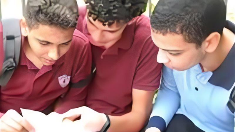 طلاب الشهادة الإعدادية