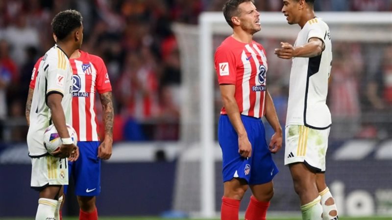 لاعبو أتلتيكو مدريد ضد لاعبي ريال مدريد