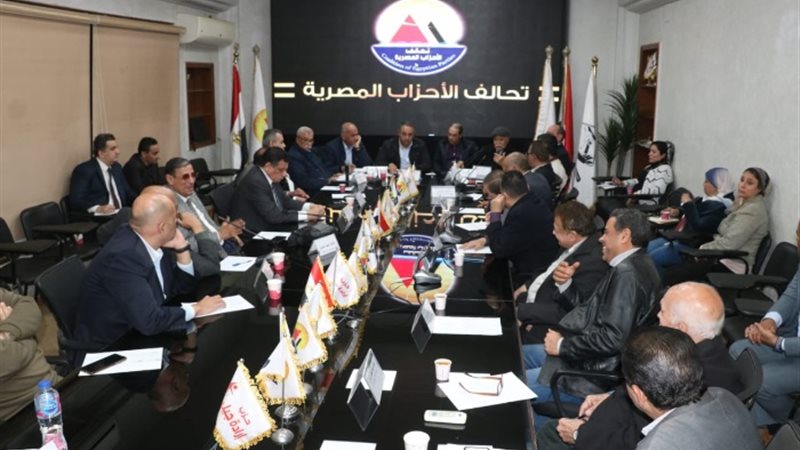 42 حزبا سياسيا
