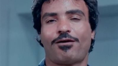 من أيقونة للتحرش حتى التسويق، كيف استغل المنتجين أشهر صورة لـ حمدي الوزير ؟