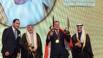 أستاذ بمدينة زويل يفوز بالجائزة الكبرى للمعرض الدولي للاختراعات بالكويت