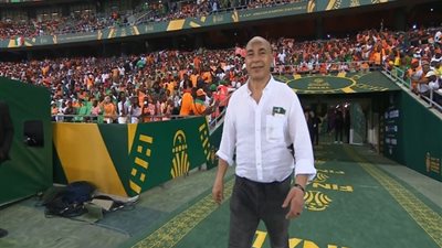 شاهد ظهور مميز لـ حسام حسن في نهائي أمم إفريقيا برفقة أرسين فينجر