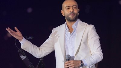هيجيلي موجوع لـ تامر عاشور تحتل المركز الـ13 على العالم كأفضل music video