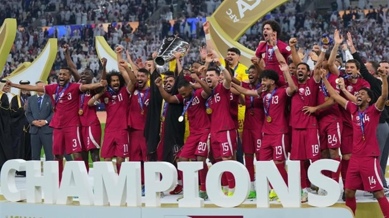 لاعبو منتخب قطر يحتفلون بكأس آسيا