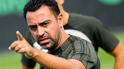 أسطورة ريال مدريد، مفاجأة مدوية عن بديل تشافي في برشلونة