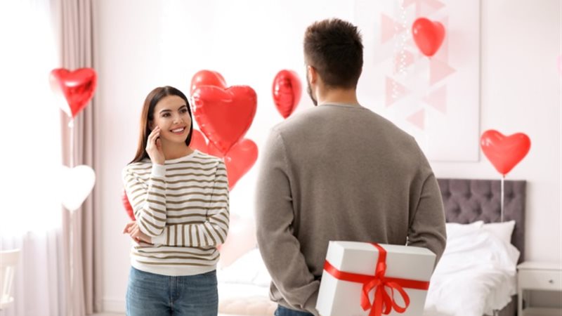 أبراج تنتظر هدية عيد الحب