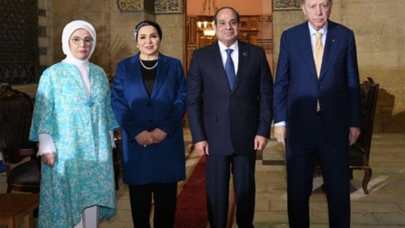 الرئيس عبد الفتاح السيسي والسيدة قرينته، والرئيس التركي رجب