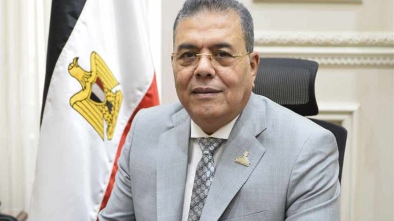 الائب محمود منصور