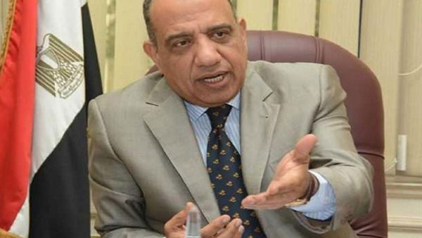 الدكتور محمود عصمت،