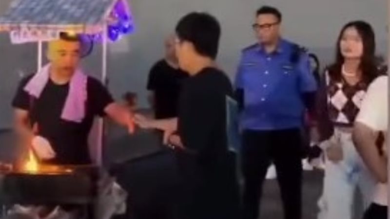 بائع صيني