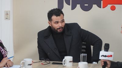 أحمد عبدالله محمود في ندوة بـ «الجمهور»: هذا المخرج متعب جدا