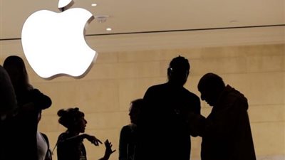 «البطارية في ذمة الله»، آبل توضح حقيقة وضع الهاتف في الأرز