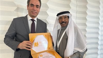 اتحاد كتاب أفريقيا وآسيا يمنح وسام الشرف للأديب السعودي عبده خال