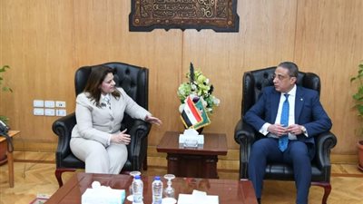 سها جندي تستعرض مخاطر الهجرة غير الشرعية لأهالي الفيوم ضمن «مراكب النجاة»