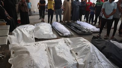 القاهرة الإخبارية:استشهاد فلسطيني وإصابة 9 آخرين في قصف الإحتلال الإسرائيلي