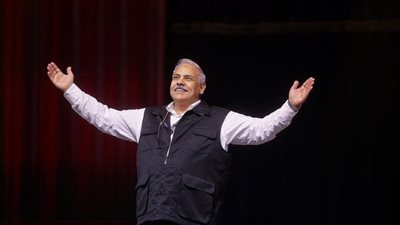 محمد رضوان يعلن انتهاء عرض مسرحية «تيت» بموسم الرياض
