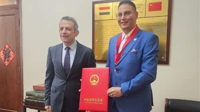 أهم وسام لدى الجمهورية الصينية، وأصغر حائز  على هذا الوسام «مصري»