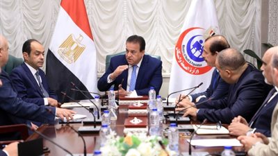 وزير الصحة يتابع إعداد الإحصائيات والخرائط الصحية للأمراض الوبائية