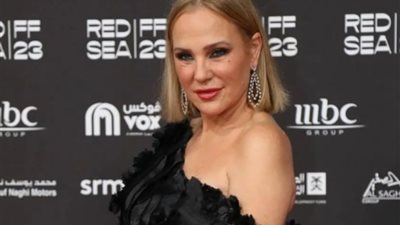 شيرين رضا تفاجئ جمهورها وتظهر مع منى الشاذلي على عكاز