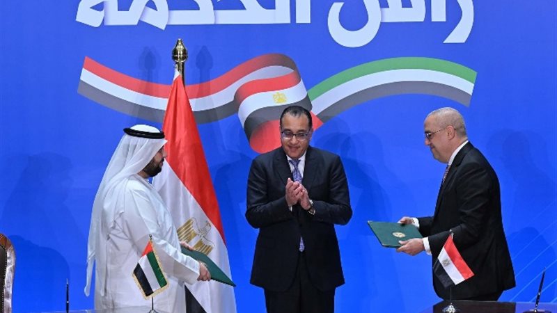 خلال توقيع الصفقة