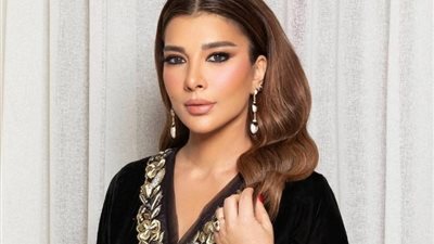 تتلو القرآن قبل الغناء، مقطع فيديو يثير الجدل للفنانة أصالة نصري
