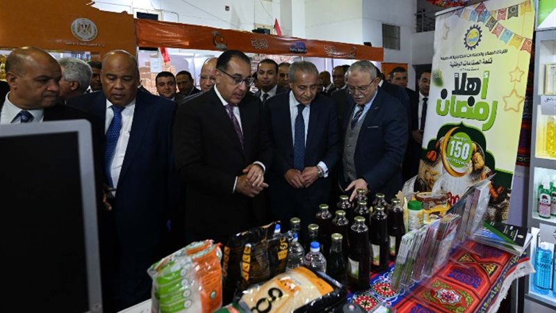 رئيس الوزراء يفتتح أحد معارض أهلاً رمضان