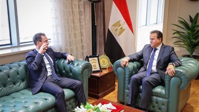 وزير الصحة وسفير فرنسا يبحثان جهود مصر في تقديم خدمات طبية للفلسطينيين
