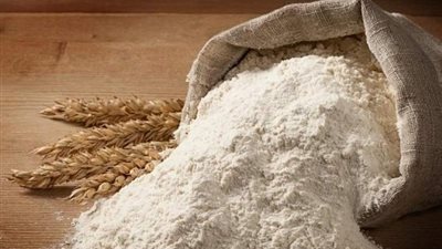 انخفاض أسعار طن الدقيق الحر 1500 جنيها، والخبز السياحي يخسر 100 قرش