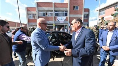 وزير الإسكان يتابع موقف خدمات المياه والصرف بمحافظة الشرقية