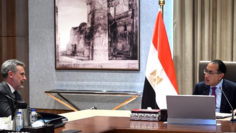 رئيس الوزراء يلتقي السفير الإيطالي