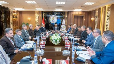 وزير الدولة للإنتاج الحربي يتابع الموقف التنفيذي لمشروعات «حياة كريمة»