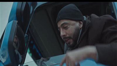 ابعتهاله مترجمة.. مسلسل صحاب الأرض مشهد الكلاكس لعصام السقا يثير إعجاب الجمهور