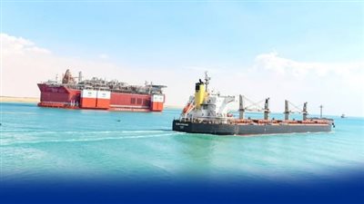 عبور عملاق البحار «HUA RUI LONG» في قناة السويس