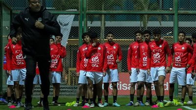 حمادة الشربيني يجتمع بلاعبي منتخب الشباب بعد ودية الجزائر