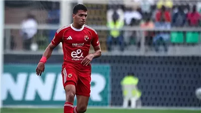 مدافع الأهلي يخضع لأشعة اليوم لتحديد حجم إصابته بعد السقوط أمام سموحة
