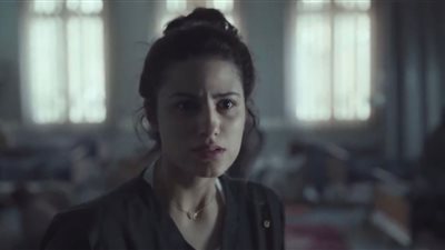 كيرا يغنم تستقبل زوجها بين مصابي غارة على مدرسة في صحاب الأرض