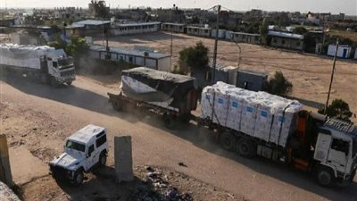 الهلال الأحمر الفلسطيني يسيّر 9 شاحنات من الضفة الغربية إلى غزة