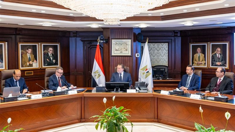 محافظ البنك المركزي ووزير التخطيط 