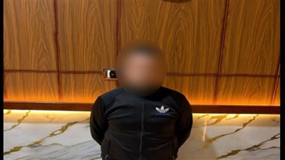 بحثا عن المشاهدات.. ادعى أن الشيشة الإلكترونية بها مواد مخدرة فسقط بقبضة الأمن