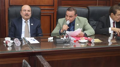 5 ملفات تنتظر القرار.. ماذا جاء في اجتماع الإسكان بسوهاج؟  