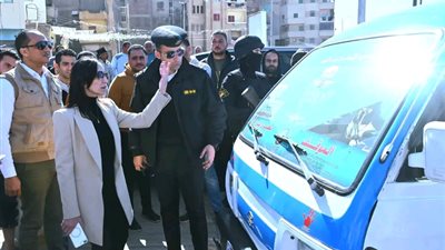 محافظ البحيرة تتصدى لتجاوزات السرفيس بدمنهور.. جولات مفاجئة