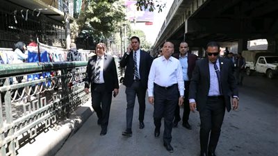 جولة مفاجئة من محافظ القاهرة لإزالة الاشغالات والتعديات بحي بولاق أبو العلا