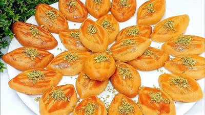 حلويات شرقية في رمضان.. طريقة عمل رموش الست بخطوات احترافية